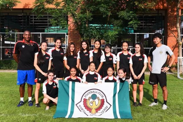 下赛季化身青岛闪电侠？段昂君晒与韦德的合照：💪🏀
